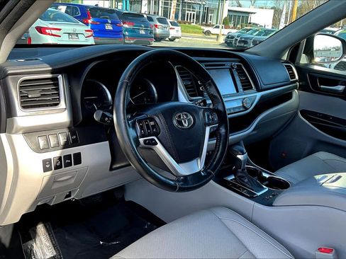 Used 2017 Toyota Highlander Limited Platinum image 17