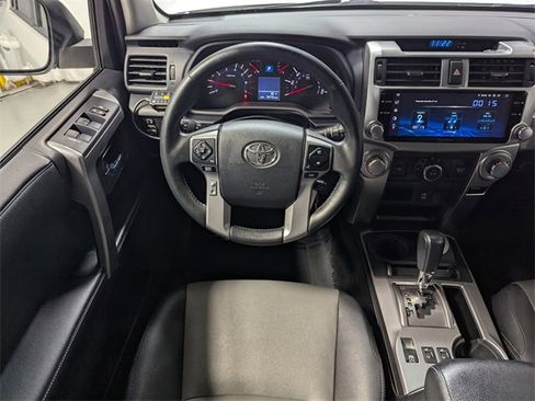 Used 2018 Toyota 4Runner SR5 Premium image 7