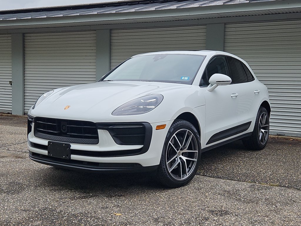 Certified 2026 Porsche Macan AWD/4WD image 1