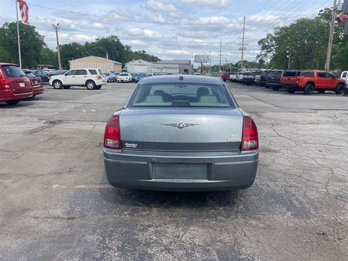 Used 2006 Chrysler 300 Touring RWD image 6