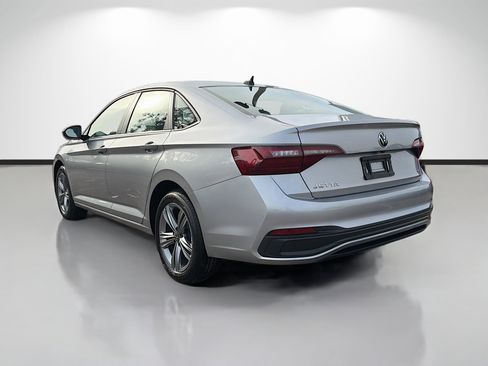 Used 2024 Volkswagen Jetta SE image 5