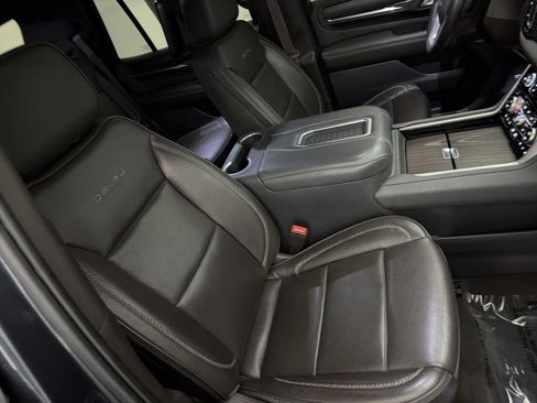 Used 2021 GMC Yukon Denali w/ Denali Premium Package AWD/4WD image 35