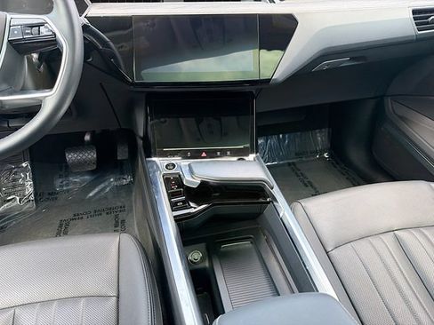 Used 2024 Audi Q8 e-tron Premium Plus w/ Premium Plus Package AWD/4WD image 17