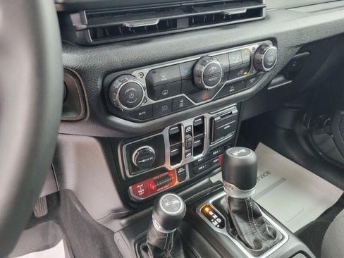 Used 2025 Jeep Wrangler Unlimited Sport S 4xe AWD/4WD image 17