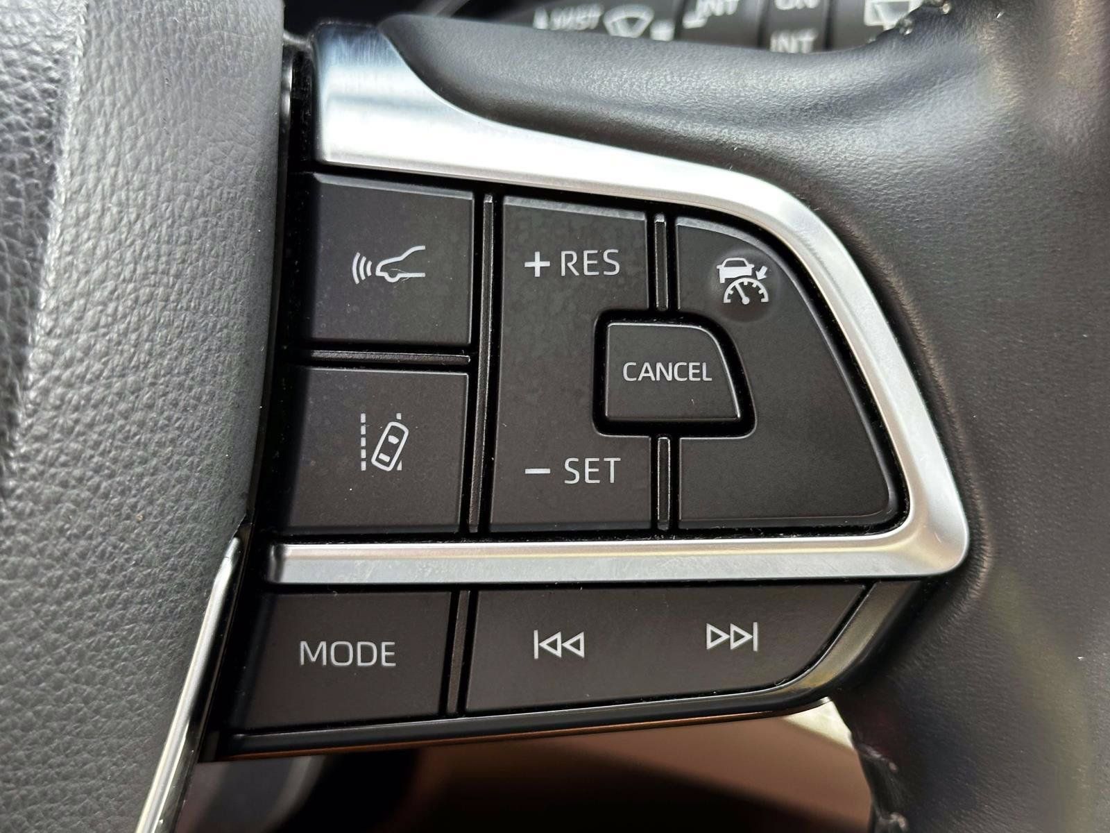Certified 2021 Toyota Highlander XLE AWD/4WD image 25
