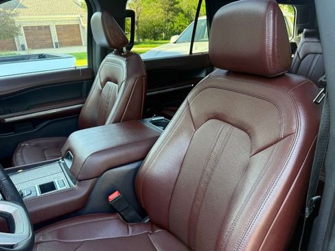 Used 2023 Ford Expedition Limited RWD image 9