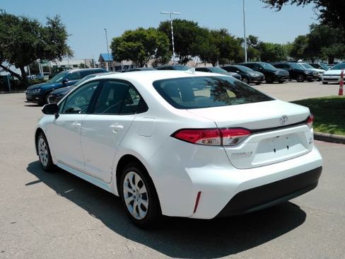 Used 2026 Toyota Corolla LE FWD image 9