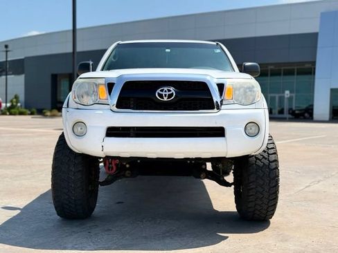 Used 2011 Toyota Tacoma PreRunner w/ SR5 Pkg #2 RWD image 3
