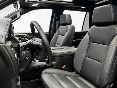 Used 2024 Chevrolet Tahoe Z71 w/ Luxury Package image 28