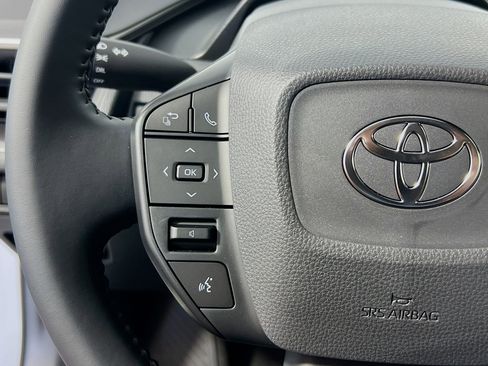 Used 2025 Toyota Prius LE FWD image 18
