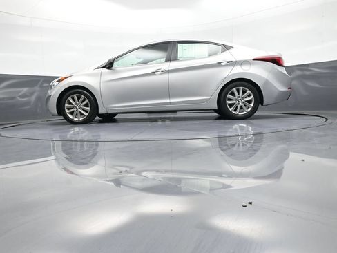 Used 2015 Hyundai Elantra SE w/ Option Group 03 FWD image 32