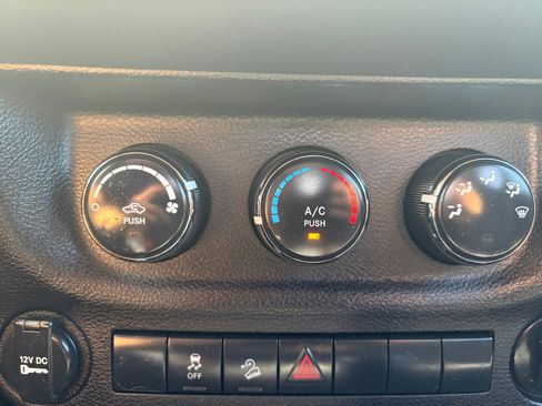 Used 2013 Jeep Wrangler Sport AWD/4WD image 23
