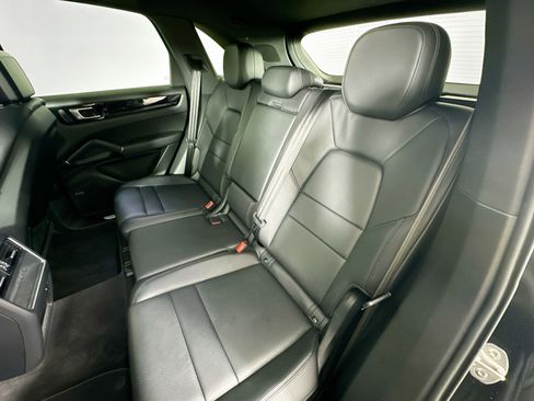 Used 2022 Porsche Cayenne AWD/4WD image 34