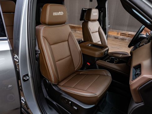 Used 2024 Chevrolet Suburban High Country w/ Advanced Technology Package AWD/4WD image 31