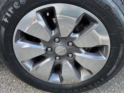 Used 2018 Chrysler Pacifica Limited w/ Advanced Safetytec Group FWD image 18