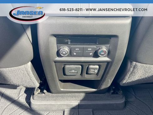 Used 2023 Chevrolet Traverse Premier image 21