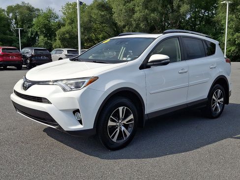 Used 2018 Toyota RAV4 XLE w/ Plus Extra Value Package AWD/4WD image 3