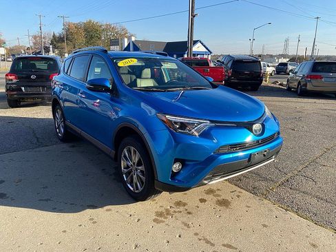 Used 2016 Toyota RAV4 Limited image 4