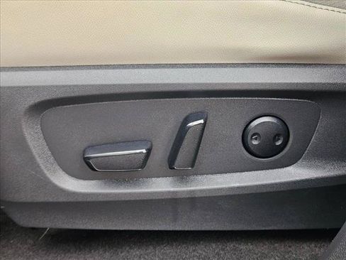 Used 2024 Nissan Pathfinder SL w/ SL Premium Package FWD image 14