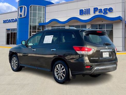 Used 2015 Nissan Pathfinder S image 3