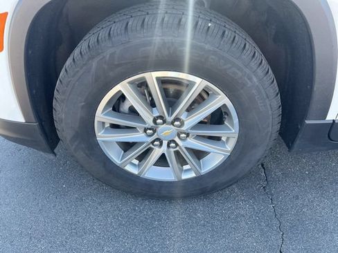 Used 2023 Chevrolet Traverse LT AWD/4WD image 9