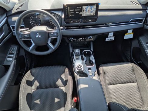 New 2026 Mitsubishi Outlander ES image 28