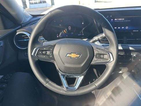 Used 2025 Chevrolet Trax LT w/ Driver Confidence Package image 11