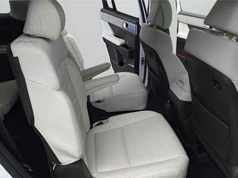 Used 2024 Hyundai Santa Fe Calligraphy AWD/4WD image 11