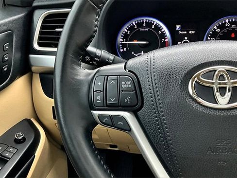 Used 2019 Toyota Highlander Limited image 17