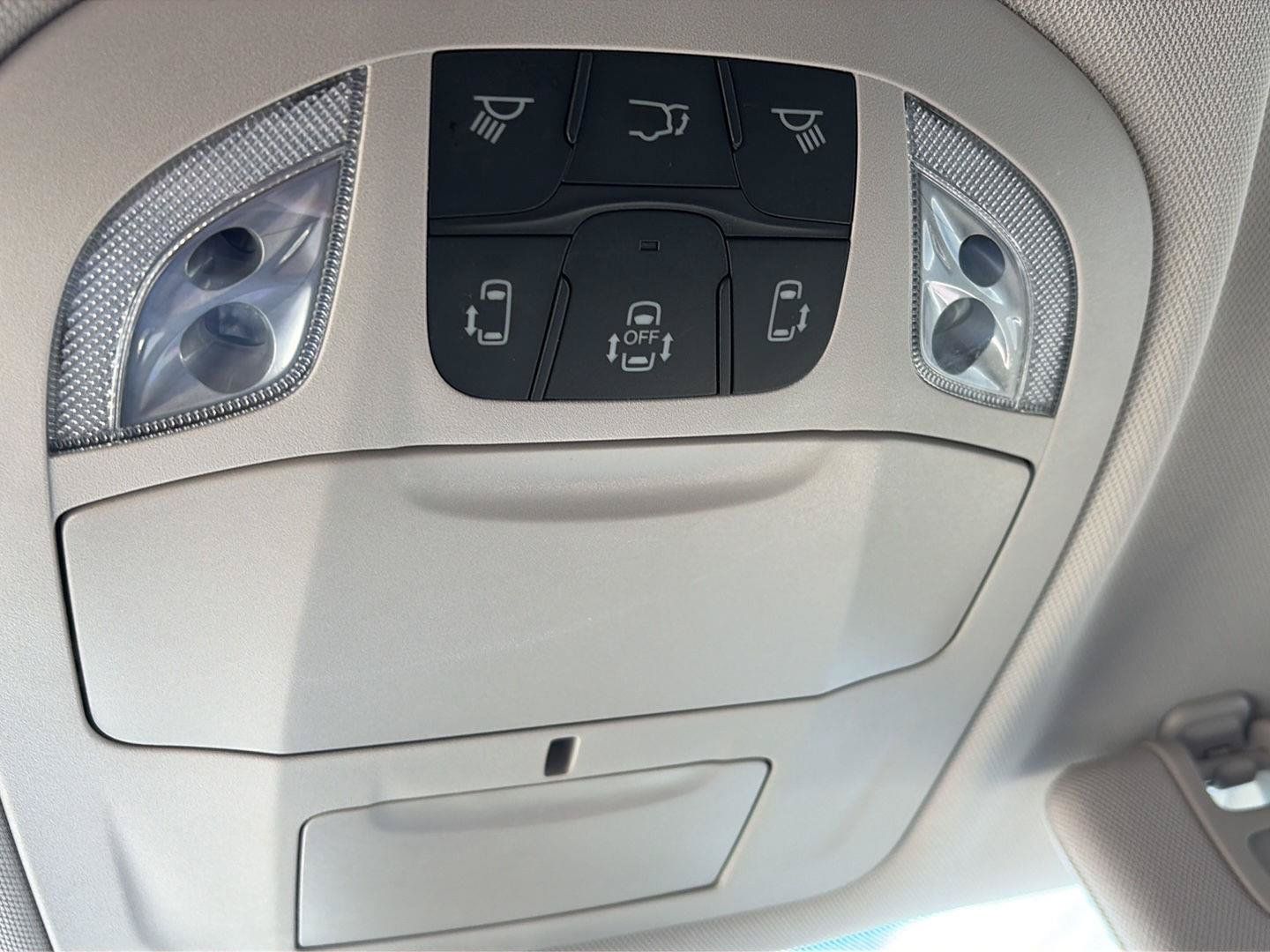 Used 2024 Chrysler Pacifica Touring-L FWD image 16
