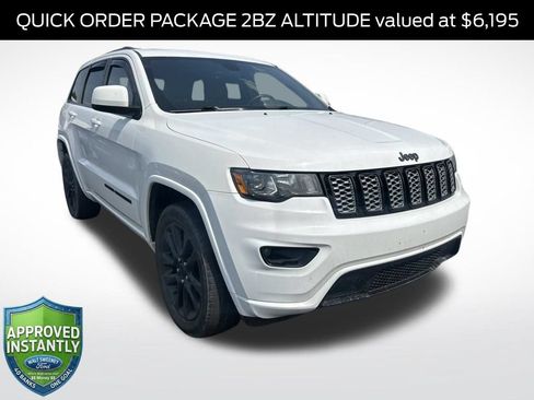 Used 2018 Jeep Grand Cherokee Altitude AWD/4WD image 1