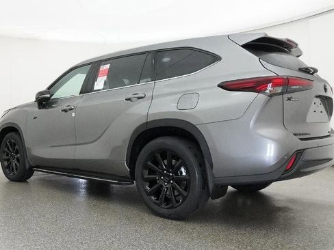 Used 2026 Toyota Highlander Limited AWD/4WD image 32