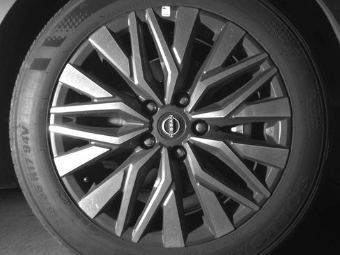 Used 2025 Nissan Altima 2.5 SV FWD image 13