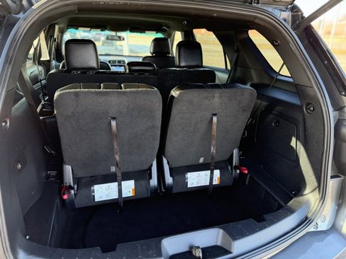 Used 2017 Ford Explorer XLT w/ Equipment Group 202A image 10