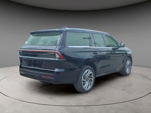 New 2026 Lincoln Navigator Reserve AWD/4WD image 9