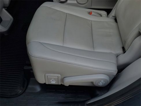 Used 2019 Toyota Highlander XLE image 27