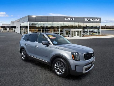 Used 2024 Kia Telluride LX AWD/4WD image 11