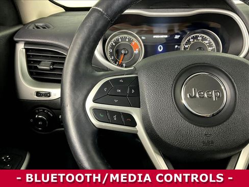 Used 2017 Jeep Cherokee Trailhawk w/ Cold Weather Group AWD/4WD image 11