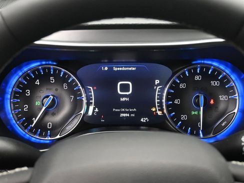 Used 2025 Chrysler Pacifica Limited image 11