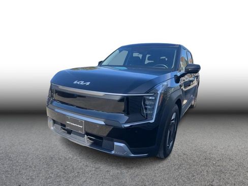 Certified 2024 Kia EV9 Light Long Range RWD image 1