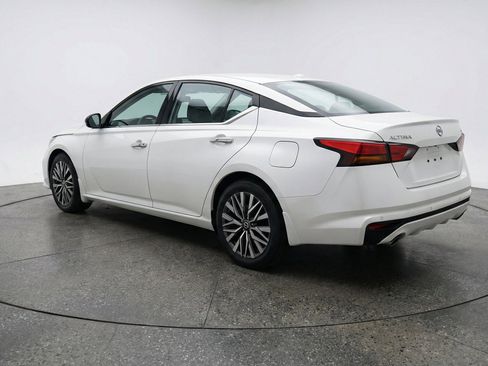 Used 2025 Nissan Altima 2.5 SV FWD image 6