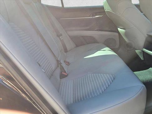 Used 2020 Toyota Camry SE FWD image 18