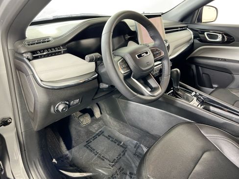 Used 2023 Jeep Compass Limited w/ Elite Group AWD/4WD image 9