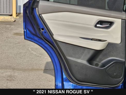 Used 2021 Nissan Rogue SV w/ Premium Package image 18