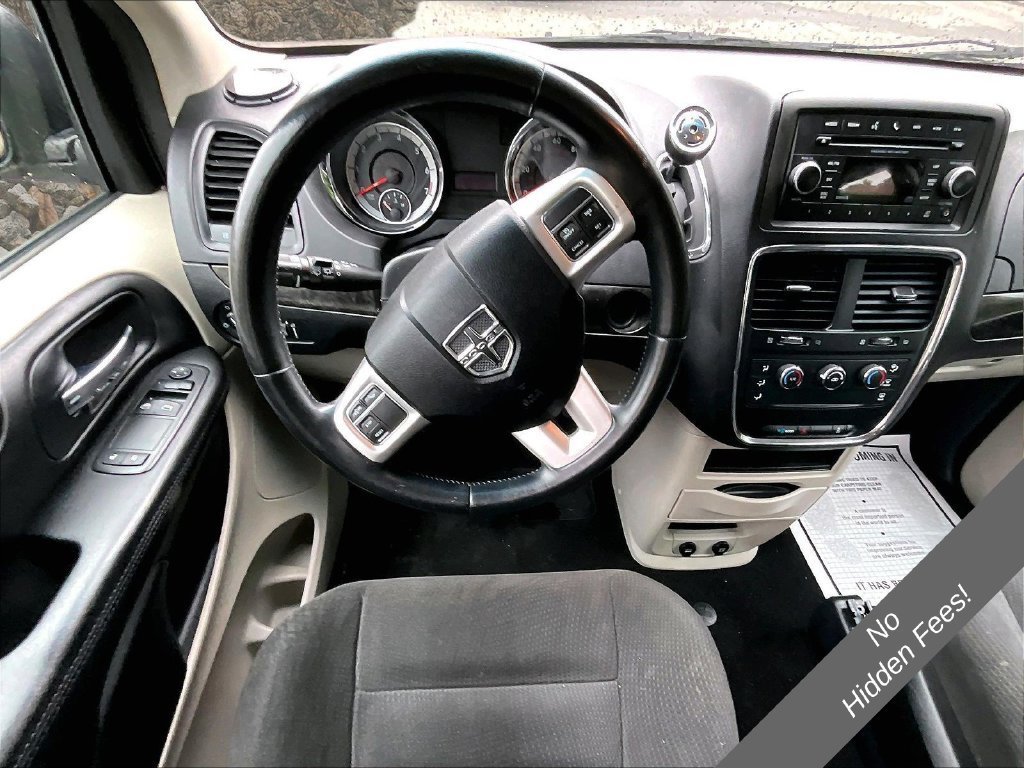 Used 2015 Dodge Grand Caravan American Value Package w/ UConnect Hands-Free Group FWD image 5