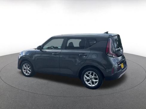 Used 2025 Kia Soul LX w/ LX Technology Package FWD image 10