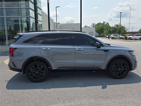 Used 2022 Kia Sorento SX AWD/4WD image 2