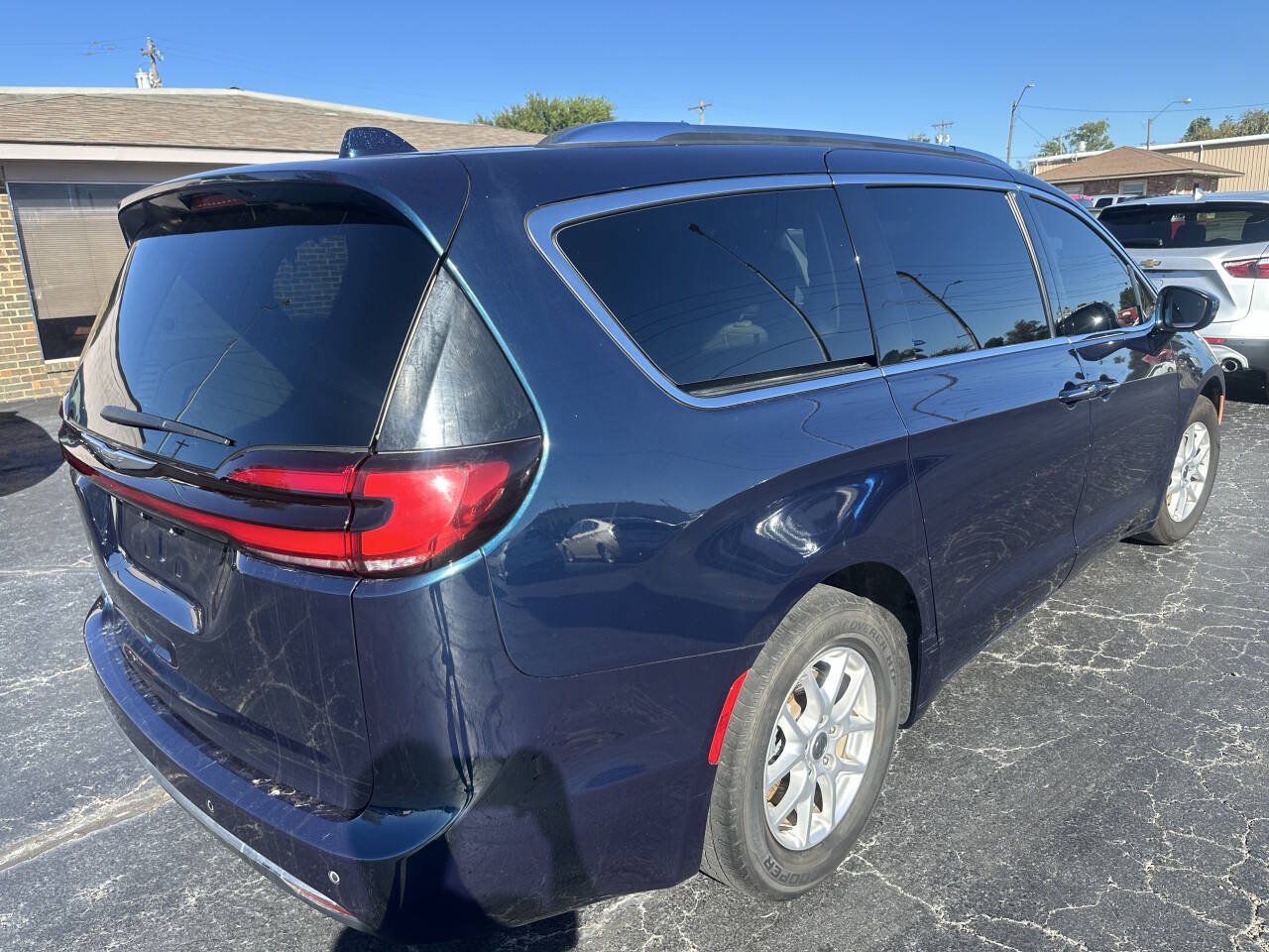 Used 2021 Chrysler Pacifica Touring-L FWD image 7