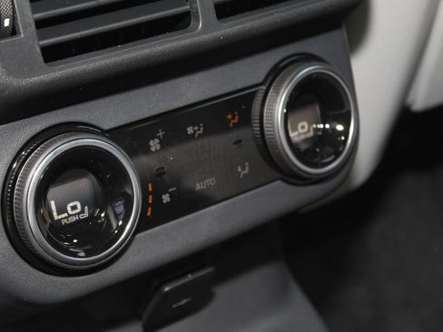 New 2026 Land Rover Range Rover Velar Dynamic SE AWD/4WD image 17