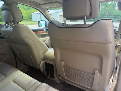 Used 2011 Jeep Grand Cherokee Overland AWD/4WD image 31